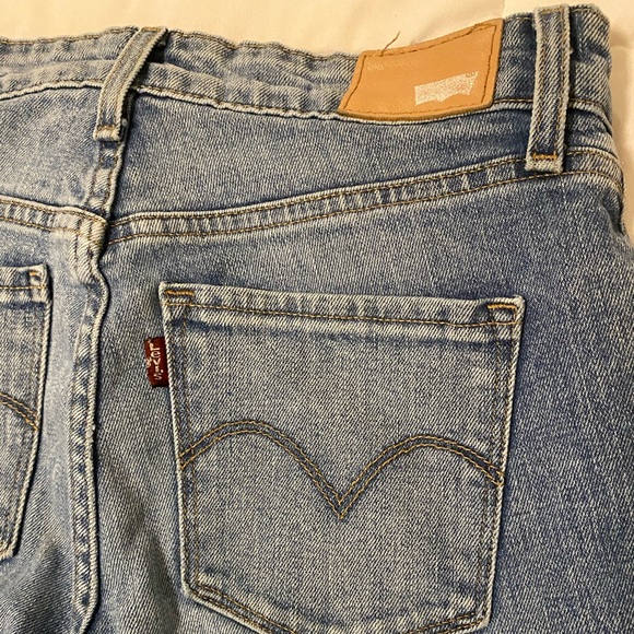 Levi’s Shaping High Rise Skinny Jeans - Picture 4 of 6